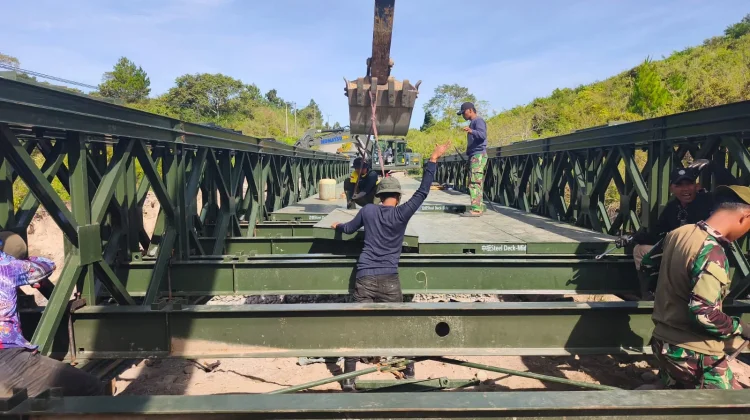 Pembangunan Jembatan Bailey Jalur Dua Bandara Rembele Terus Dikebut
