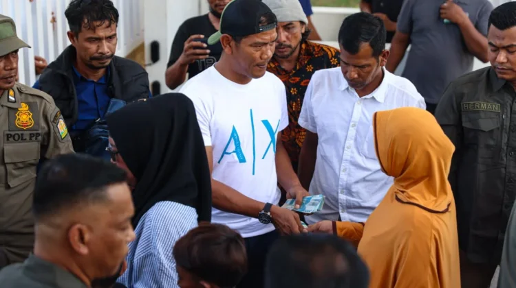 Ribuan Masyarakat Terima Bantuan Meugang dari Gubernur Aceh