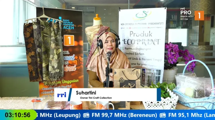 Tini Craft Collection Kembangkan Ecoprint pada Kain hingga Mug Keramik