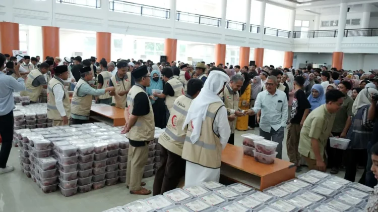 UIN Ar-Raniry Salurkan 4.000 Paket Kurban Hadiah UEA