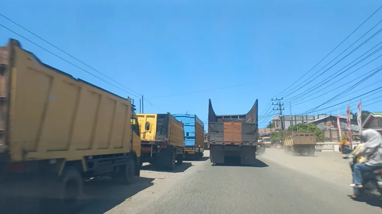 Masyarakat Keluhkan Antrean Solar Mengular di Sejumlah Daerah Aceh