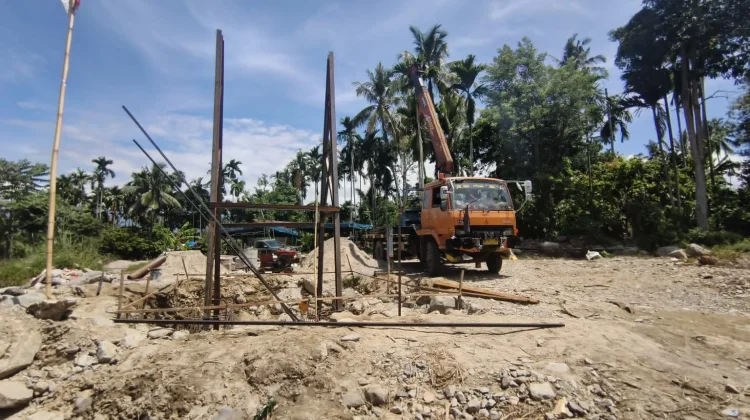 Tiang Pancang Jembatan Gantung Perintis di Desa Teger Miko Sudah Dipasang