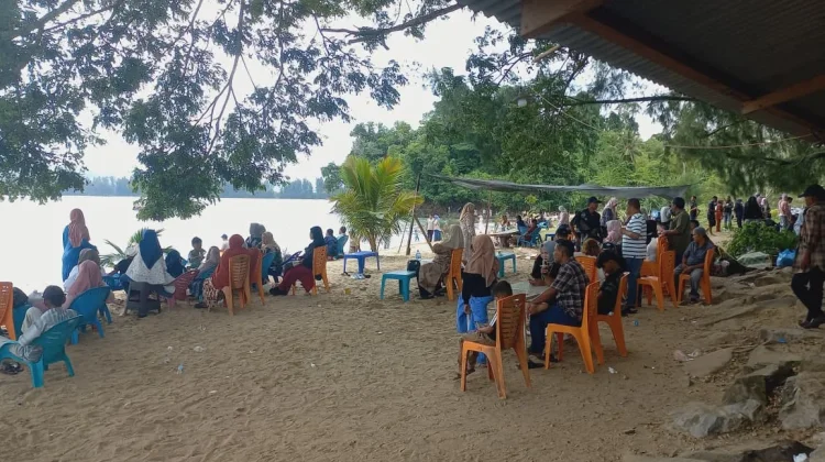 Wisata Pantai Aceh Jaya Dipadati Pengunjung, Jadi Favorit Liburan Keluarga