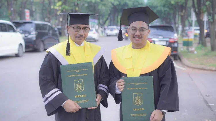 Haji Uma Raih Gelar Magister Ilmu Politik, Putranya Lulus Sarjana Ilmu Komunikasi
