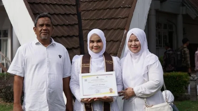 Urwatil Wusqa Jadi Lulusan Terbaik FAH UIN Ar-Raniry