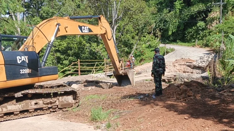 Kodim 0108/Agara Bangun Kembali Jembatan Beton yang Rusak Akibat Banjir