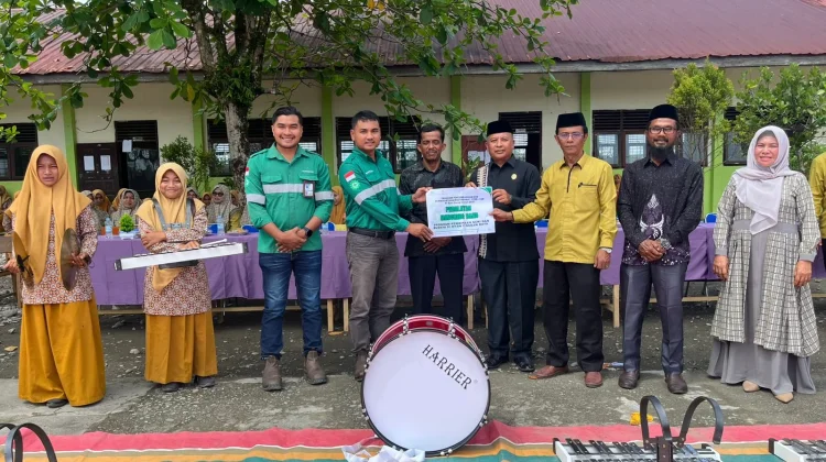 MTsN 2 Nagan Raya Terima Bantuan Marching Band