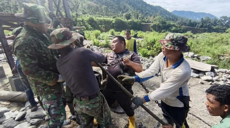Jembatan Gantung Perintis Garuda di Desa Teger Miko Sudah Dipasang Tali Sling