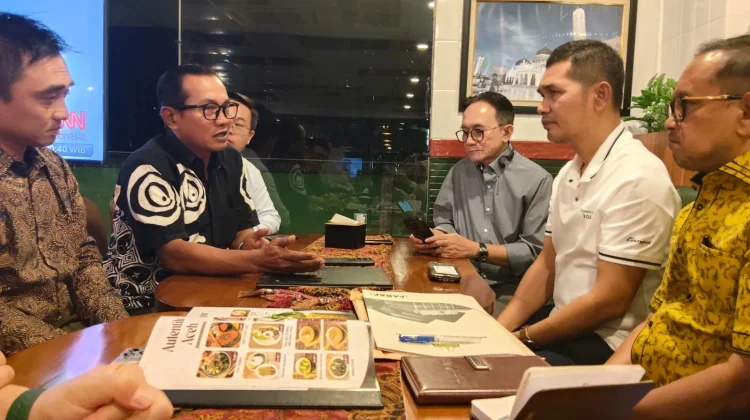 Sekda Aceh dan PLN Pusat Bahas Prospek Pengembangan PLTS di Aceh