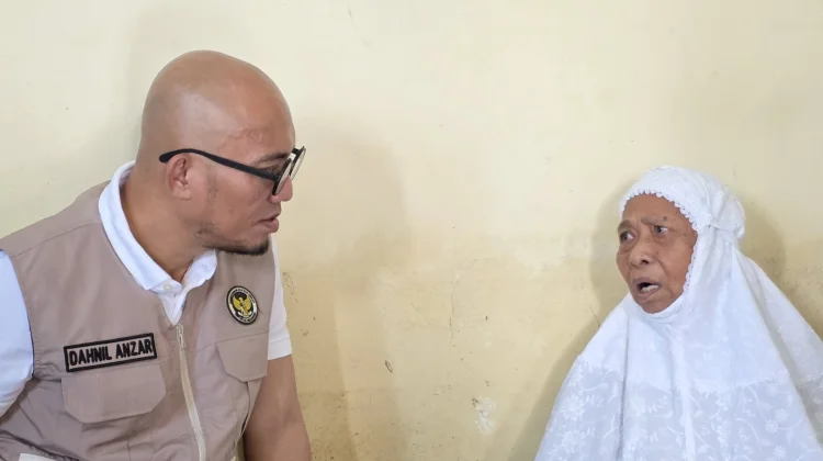 Wamenhaj Salurkan Bantuan Bagi Jemaah Haji di Pidie Jaya