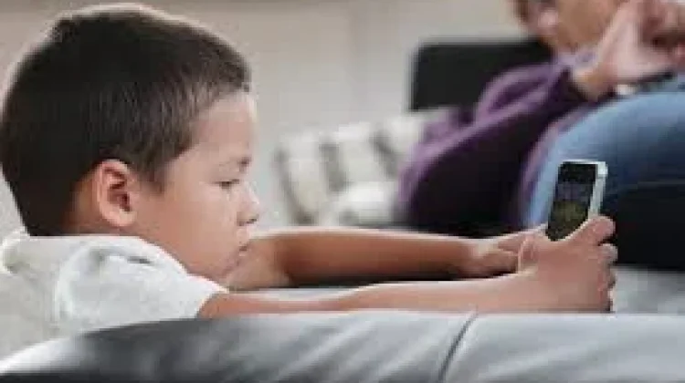 Orang Tua Diminta Tak Hanya Melarang, tapi Edukasi Anak Soal Gadget