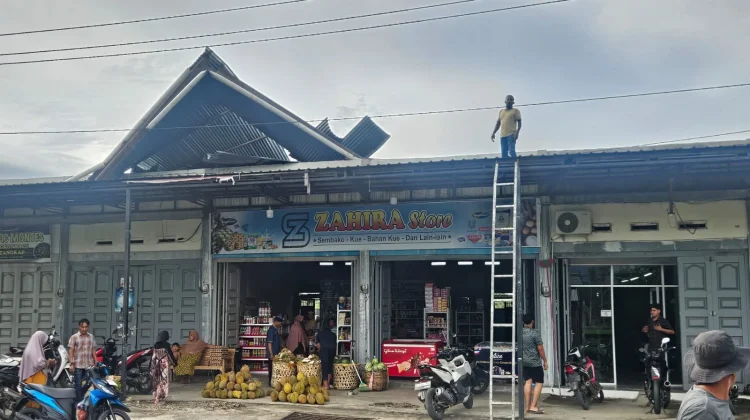 Angin Kencang Rusak Empat Toko di Aceh Besar