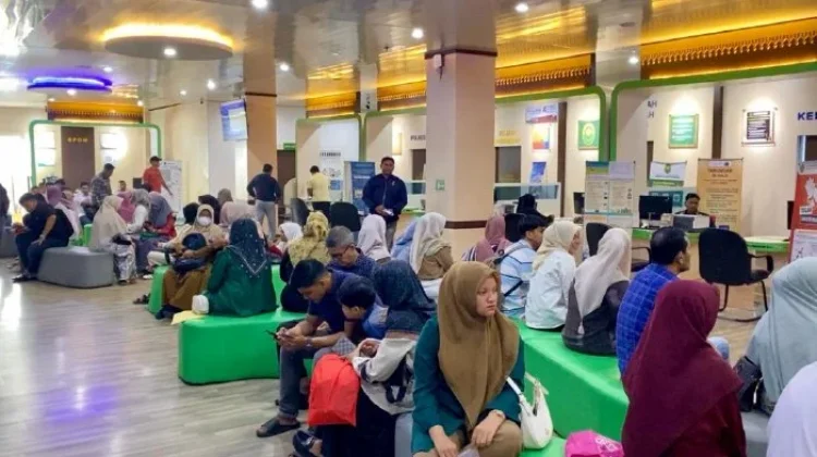 Masyarakat Antusias Manfaatkan Pelayanan Mal Pelayanan Publik Aceh Besar
