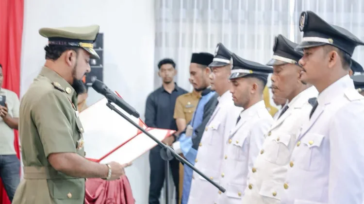 Bupati Al Farlaky Lantik 57 Keuchik