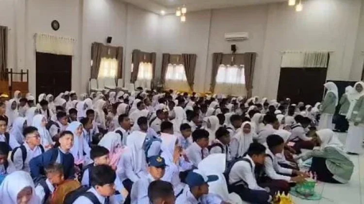 Hari Pertama Sekolah di Banda Aceh, Siswa Disambut Hangat