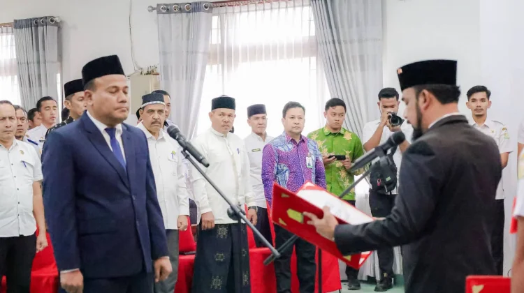 Bupati Al- Farlaky Lantik T. Reza Rizki Pj.Sekda Atim