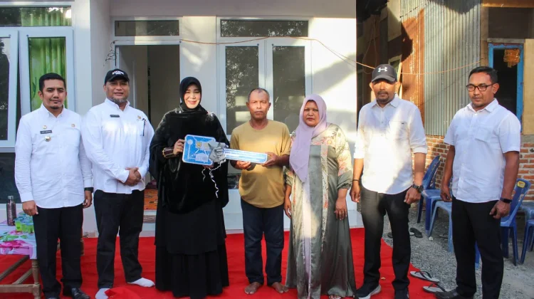 Warga Pango Deah Terima Bantuan Rumah Layak Huni