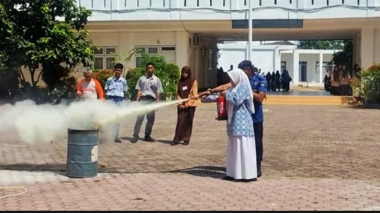 Siswa Sekolah di Banda Aceh dapat Edukasi Penanggulangan Kebakaran saat MPLS