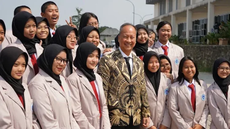 Lulus Siap Kerja, Menperin Lepas Ribuan Talenta Industri Berkompetensi Global