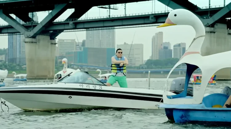 MV Gangnam Style PSY Cetak Rekor Asia Enam Miliar View
