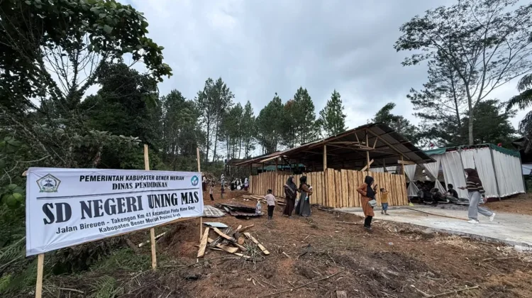 Kak Na Sapa Warga Uning Mas di Huntara Blang Rakal