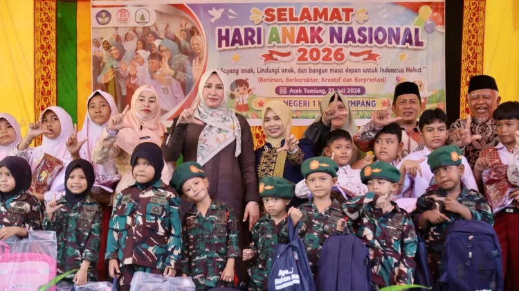Kak Na Peringati Hari Anak Nasional Bersama Anak-Anak di SLB Negeri Pembina