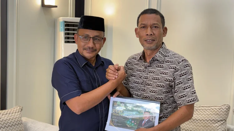 Silaturrahmi dengan Ketua DPRA, Haji Uma Serahkan Rekomendasi Hasil FGD