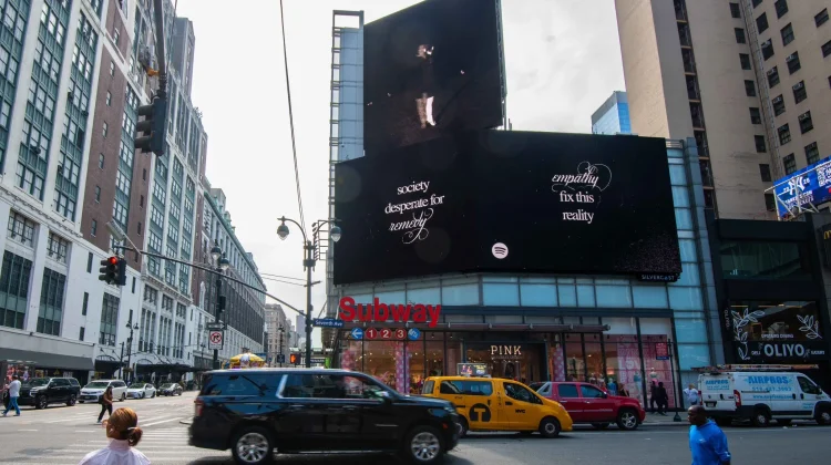 Pasang Billboard, Spotify Sambut Album Baru Ariana Grande