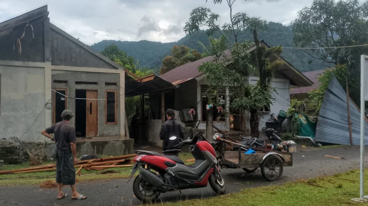 Rumah Warga di Kecamatan Lhoong Rusak Diterjang Angin Kencang