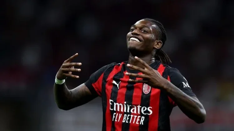 Sinyal Positif Rafael Leao Bertahan di AC Milan