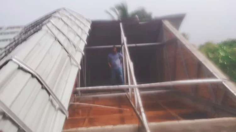 Atap Rumah Warga di Darul Kamal Rusak Diterjang Angin Kencang