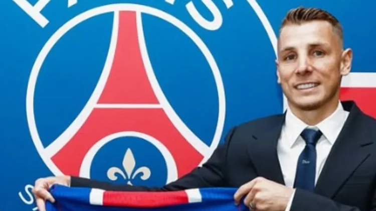 PSG Datangkan Lucas Digne dari Aston Villa