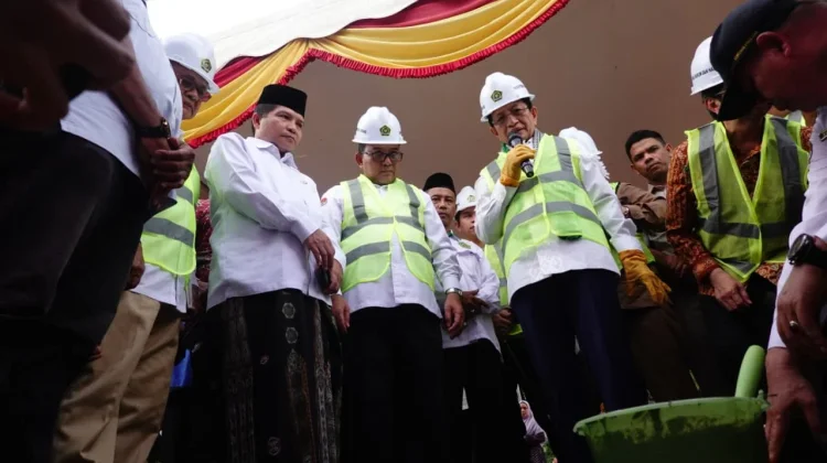 Menag Letakkan Batu Pertama Pembangunan MIN 5 Pidie Jaya