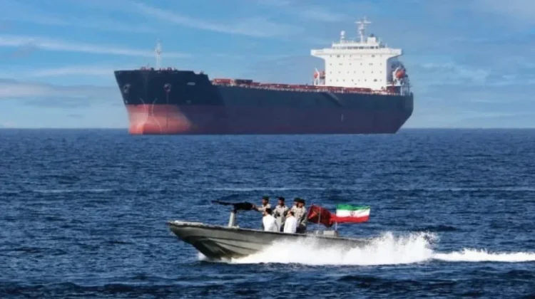 Selat Hormuz kembali Memanas, Dua Kapal Tanker UAE Dilaporkan Diserang