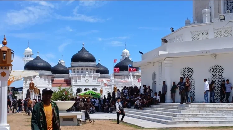 Ribuan Warga Aceh Peringati Hari Damai di Mesjid Raya Baiturrahman