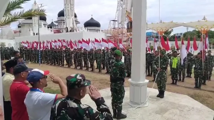 TNI dan Pemko Banda Aceh Kembali Pasang Bendera Merah Putih