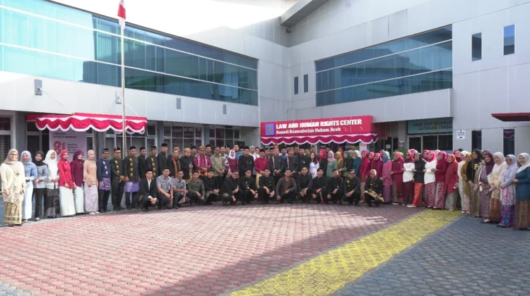 Jajaran Kemenkum Aceh Ikuti Upacara HUT RI dengan Wastra Nusantara