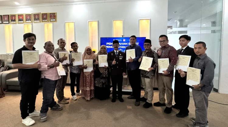 Kemenkum Aceh Serahkan Hak Cipta Gratis Bagi Kreator dan Seniman