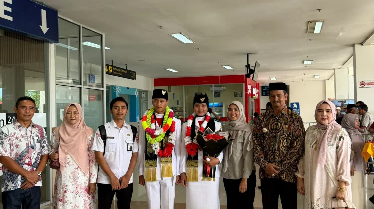 Kepulangan Paskibraka Nasional Asal Kuta Baro Disambut Haru Keluarga dan Pemkec