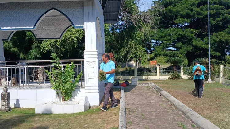 RRI Banda Aceh Gelar Aksi Bersih-bersih Cagar Budaya di Makam Tuan Dikandang