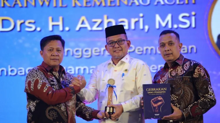 Kakanwil Kemenag Aceh Raih Serambi Award sebagai Penggerak Pemulihan Pascabenca