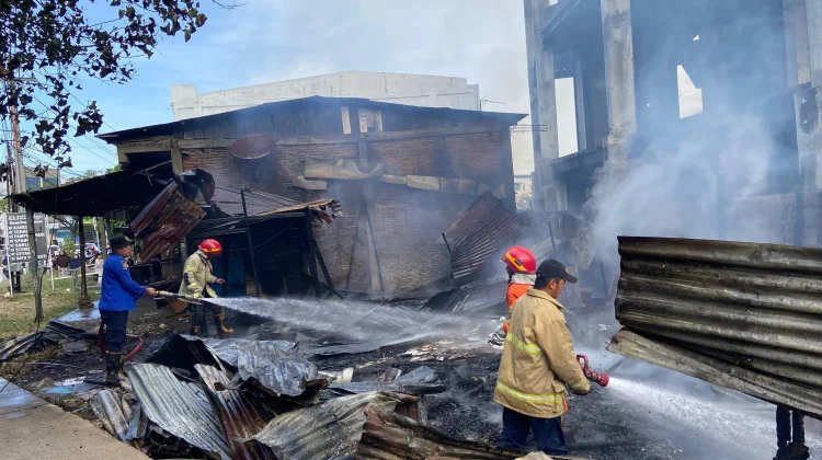 Dua Kebakaran Terjadi di Aceh Besar, Kios dan Ruko Rusak serta Lahan Terbakar