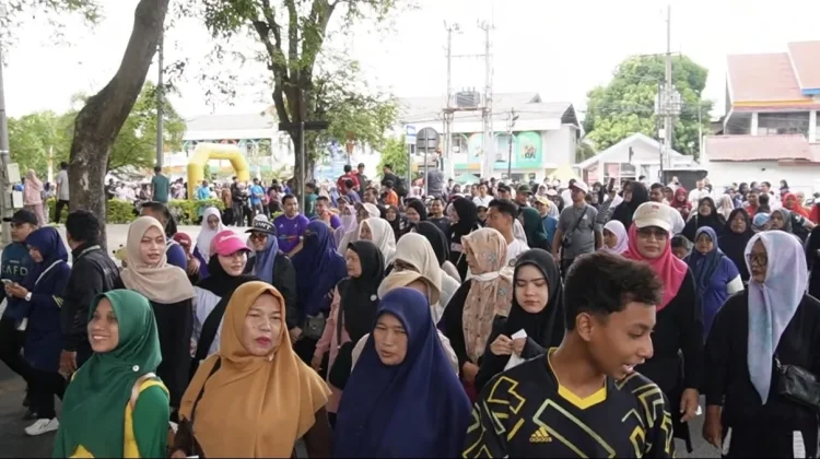 Ribuan Warga Meriahkan Jalan Sehat RRI Banda Aceh