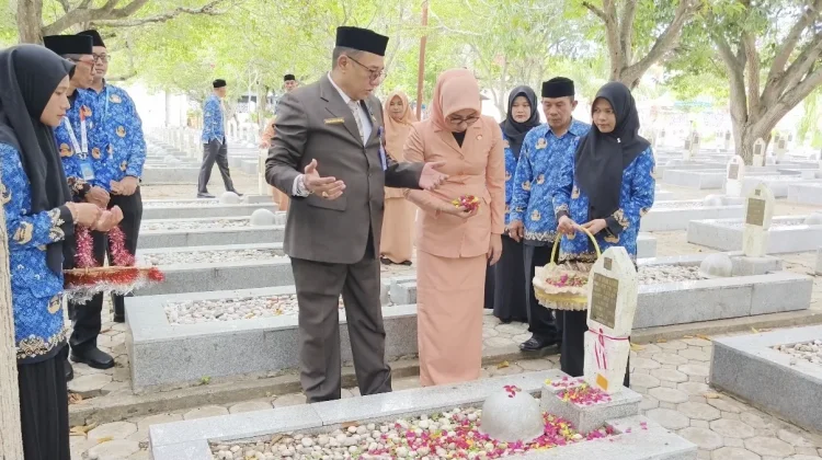 RRI Banda Aceh Gelar Upacara Tabur Bunga dan Ziarah Untuk Kenang Jasa Pahlawan