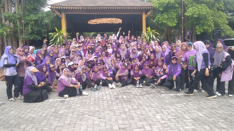 Lautan Ungu di Batoh! Senam Happy Roul Diikuti 3 Kali Lipat Peserta