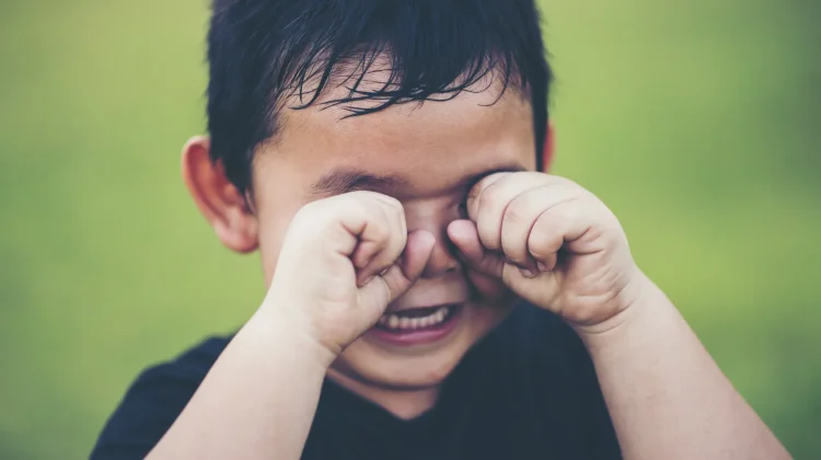 Anak Merengek? Kenali Dulu Perasaannya