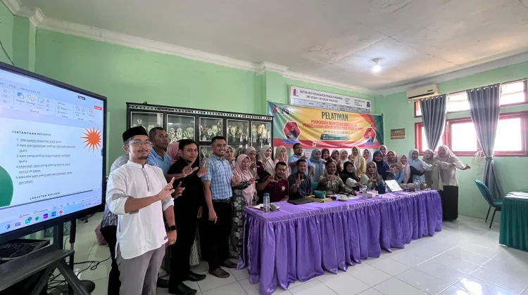 Dari Guru Menulis, Siswa Berkarya: Gerakan Literasi KAHFIS Menyasar SMPN 1 Seunagan