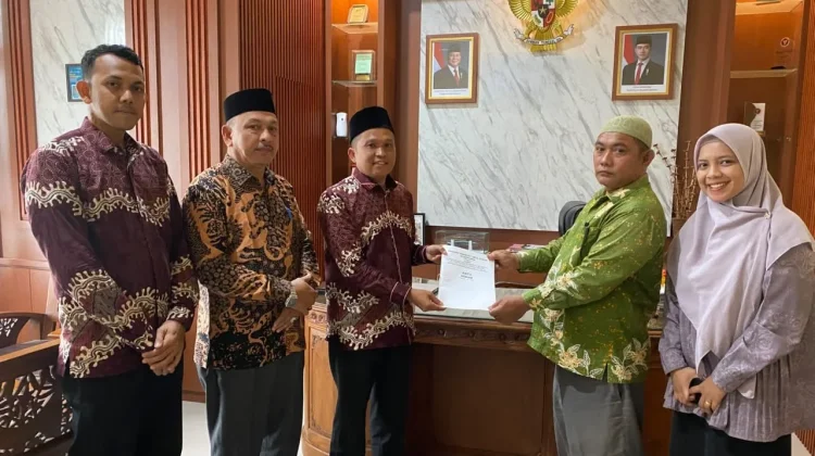 Kemenag Aceh Selatan Terima Hibah Tanah dari Masyarakat Suaq Bakong