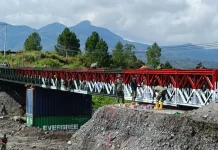 TNI Rampungkan Pembangunan Jembatan Bailey di Desa Karang Rejo