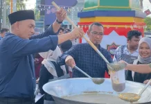 Peukan Raya Ramadan Bagikan Ratusan Ie Bu Peudah